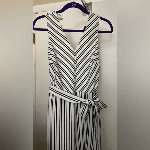 NWOT Banana Republic Wide-Leg Cropped Jumpsuit Size 4 White and Black Striped - Picture 2 of 12